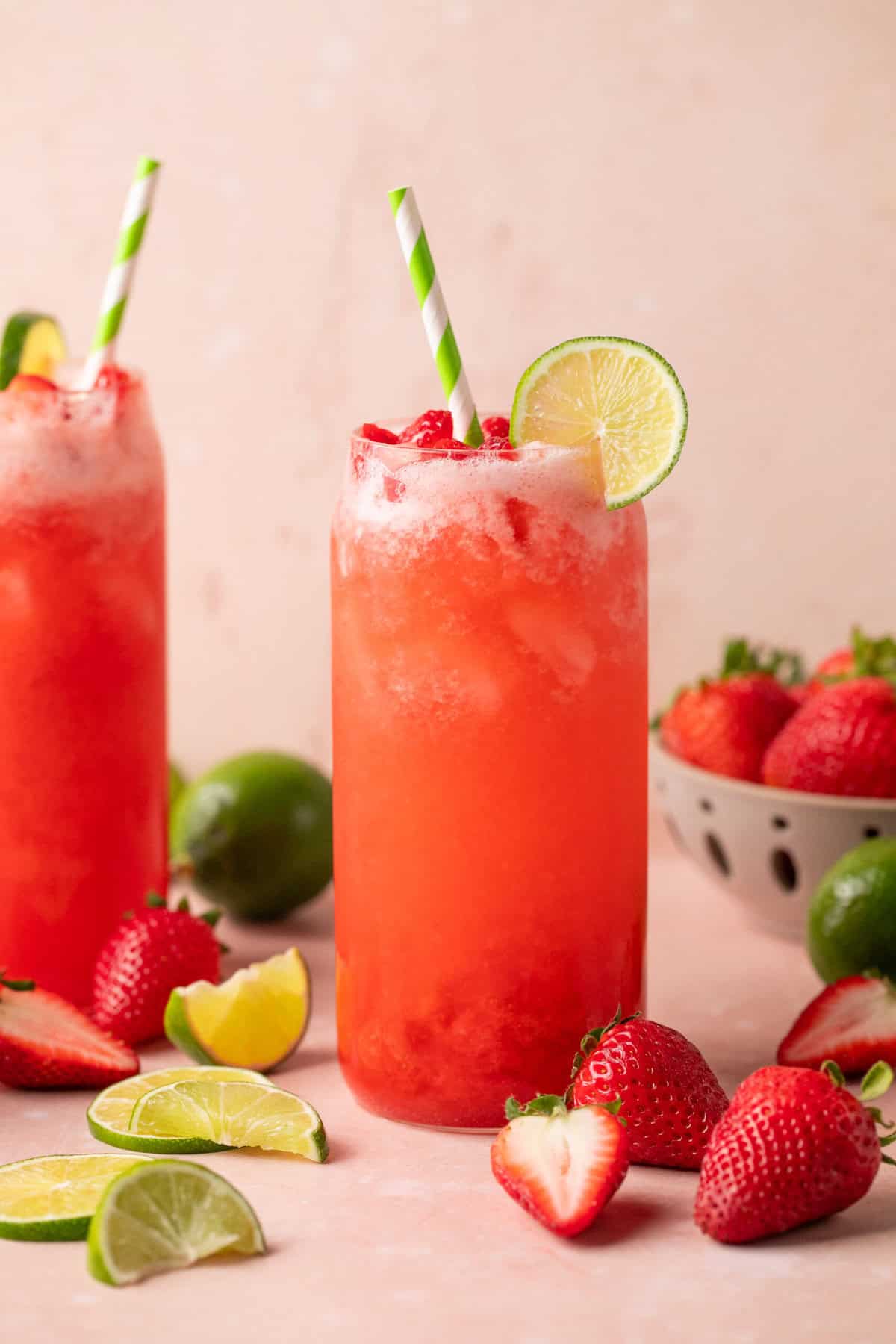 Homemade Sparkling Strawberry Limeade: A Healthy & Easy Recipe